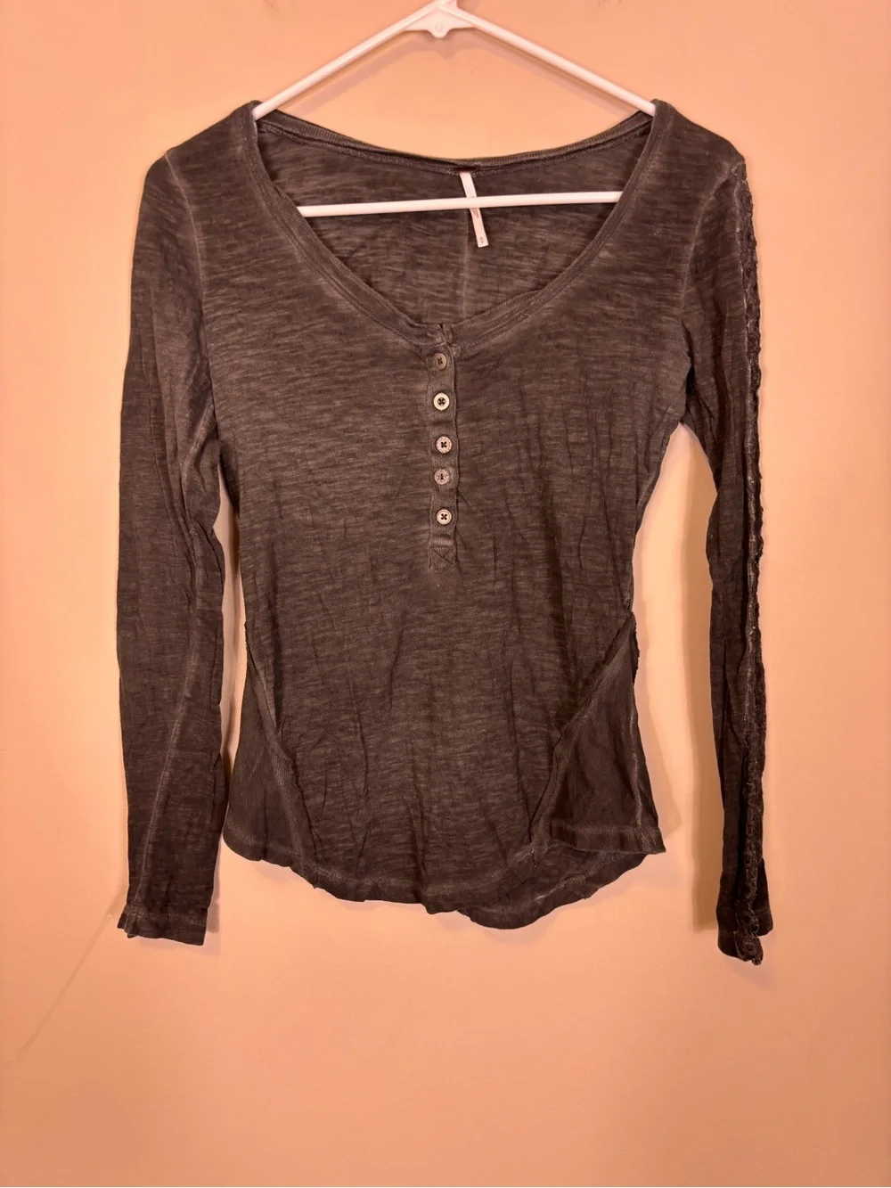 Free People Grey Long-Sleeve Scoop Neck Henley Top with Ribbon Sleeves Small